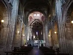 El interior.