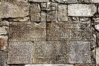 Inscripciones en los sillares.