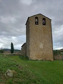 Torre en los pies del templo