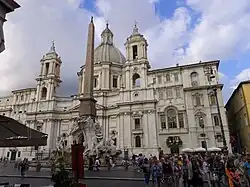 Fuente de los Cuatro Ríos de Bernini , y detrás Santa Inés