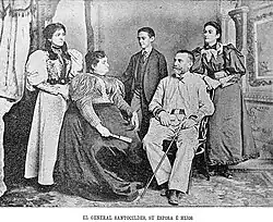 El general Santocildes, su familia: esposa e hijos