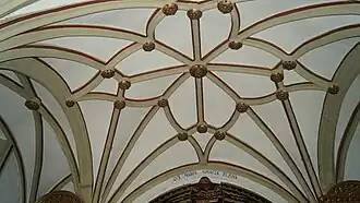 Bóveda estrellada del tramo central