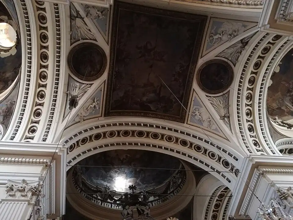 Agujero dejado en el techo de la Basílica por una de las bombas. Los destrozos no fueron reparados para que se pudiese ver sus efectos.