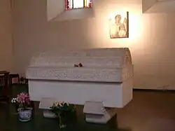 Sarcófago moderno de la emperatriz Teófano, en San Pantaleón