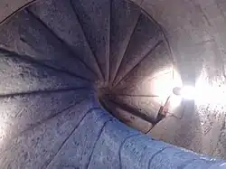 Escalera aragonesa en la Torre del Beverello.