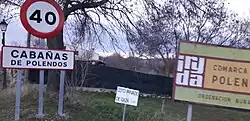 Señales de entrada a Cabañas de Polendos