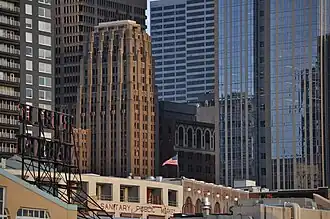 La torre en el skyline de Seattle