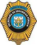 Escudo de la Secretaría de Seguridad Pública del Distrito Federal, (Policía Local), usado desde 1981. Al centro, puede verse la versión antigua del escudo usado para referirse el Departamento Central.