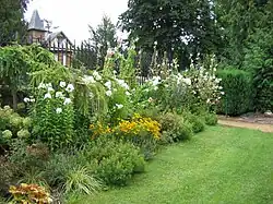 Bordura en el jardín botánico.