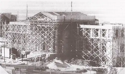 Construcción del edificio que debió ser para el Museo Regional Patagónico Profesor Antonio Garcés y acabó como sede de la Gobernación Militar hacia 1951.