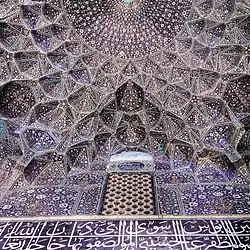 Puerta de entrada a la mezquita