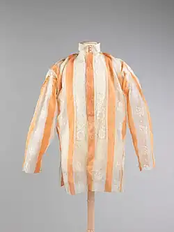 Barong tagalog a rayas hecho de fibra de piña en el Museo Metropolitano de Arte (1850)