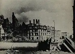 Columna de Segismundo Demolida por el tiro del tanque alemán