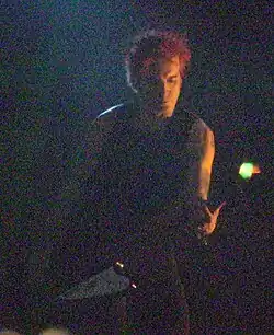 Simon Gallup Bajo 1979-1982 1985-actualidad[207]​