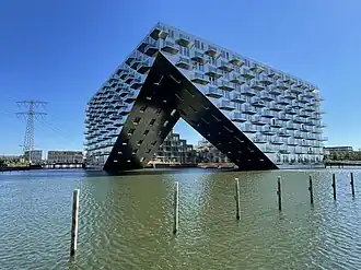 Sluishuis (2018-2022), de los daneses Bjarke Ingels Group