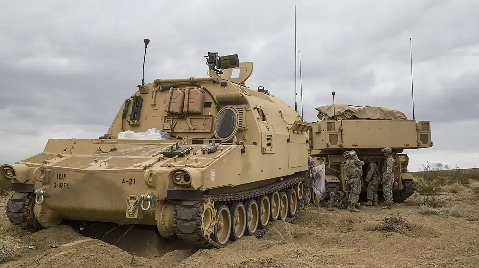 M992A2 FAASV modificado por FAMAE para transporte de munición de artillería