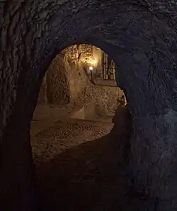 Interior de la gruta sobre la que se encuentra la ermita.