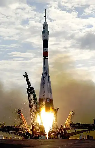 Lanzamiento de la Soyuz TMA-2 desde Baikonur el 26 de abril de 2003