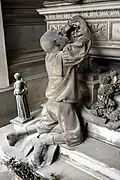 Detalle de la tumba de la familia Rivara, de Giovanni Battista Villa, 1896.