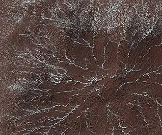 Canales de explosión en estrella causados por el escape de gas CO 2, como lo ve HiRISE. Dichos canales, también llamados arañas, pueden tener unos 500 m de diámetro y 1 m de profundidad.