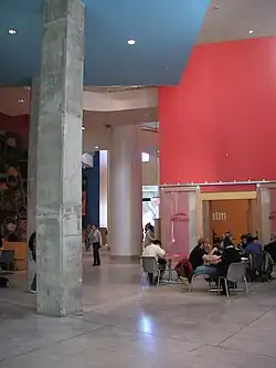 Interior, piso de tierra, Gates torre