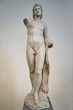 Estatua de Sátiro de Lamia. Siglo&nbsp;III&nbsp;a.&nbsp;C., en el Museo Nacional de Atenas.