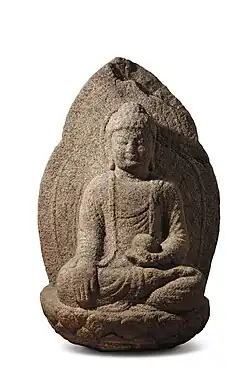 Bhaisajyaguru sentado de piedra. Finales siglo&nbsp;VIII, Silla. Museo Nacional de Corea.