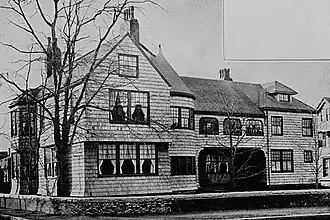 Mary Fiske Stoughton House, Cambridge, Massachusetts (1882–83), Henry Hobson Richardson, arquitecto.