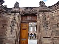 Entrada al ayuntamiento de la ciudad.