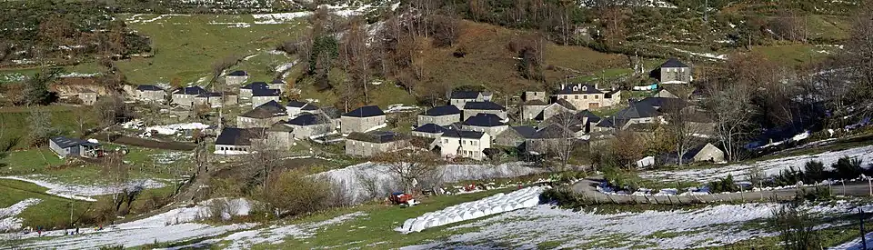 Suarbol fue reconstruido en piedra y pizarra tras un incendio.