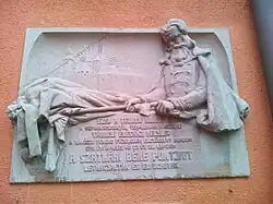 Placa conmemorativa de Aurel Papp en la pared del palacio Vecsei de Satu Mare.