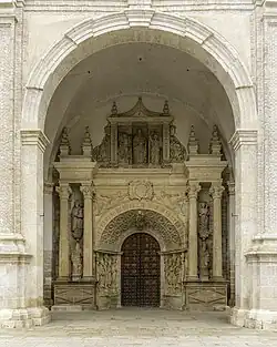 Pórtico norte.