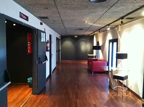 Entrada a la sala principal