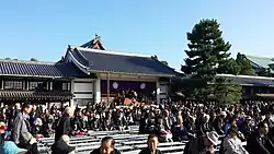 reunion de una multitud de fieles del tenrikyo en la sede central ubicada en la ciudad de Tenri.