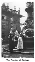 Mujeres cogiendo agua de la Fuente de Santiago de Compostela.