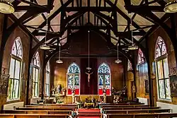 El interior de la iglesia católica Santa María