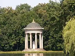 Templo de Apolo (1862-1865),en el Schlosspark Nymphenburg en Munich, obra de Leo von Klenze