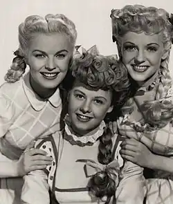 De izq. a der. : June Haver, Vera-Ellen y Vivian Blaine en Three Little Girls in Blue (1946)