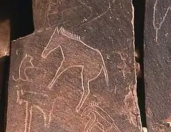 Gravure rupestre du sud orantes représentant un cheval parmi d'autres animaux