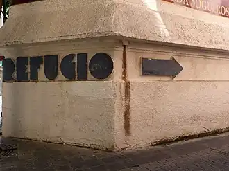 Tipografía Art Decó de un Refugio antiaéreo, diseñado en una calle de la Ciutat Vella (Valencia) durante la Guerra Civil Española (años 1936-1939)
