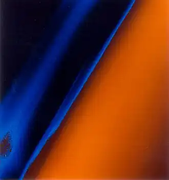 Capas de neblina, compuestas de complejos compuestos orgánicos, cubren el satélite de Saturno Titán.