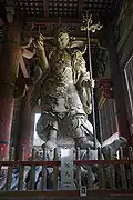 Vaiśravaṇa japonés (Bishamonten), uno de los cuatro reyes celestiales, en Todaiji