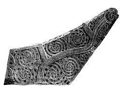 Proa tallada de una canoa