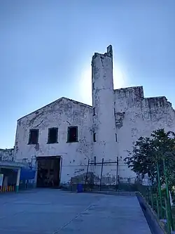 Torreón dañado por el sismo 19s y parte del casco de la antigua hacienda.