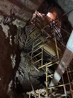 Torre de andamiaje de la Sima de las Palomas