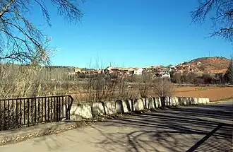 Vista parcial de Torrealta, desde el puente sobre el río Turia (2012)
