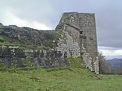 Detalle de la base de los muros.