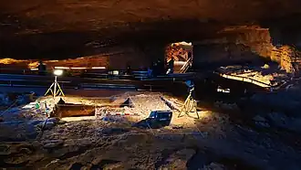 Simulación de trabajos arqueológicos en la neocueva