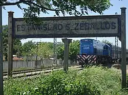 Antiguo tren diésel arribando a la Estación Zeballos.