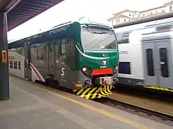 Regio-Express opera en líneas regionales de Trenord. Para en alguna estación del servicio local.
